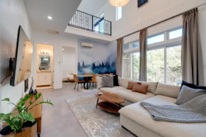 Near Lake Travis and Marina Modern Austin Getaway!